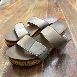 Corkys Metallic Taupe Wedge Sandals Size 8 Summer